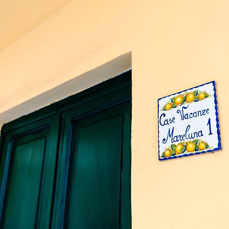 Mare Luna - Appartamento Nel Centro Storico Di Салерно Экстерьер фото